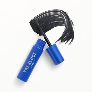 TRESLÚCE BEAUTY
Ilusión Volumizing & Lengthening Mini Mascara in Jet Black